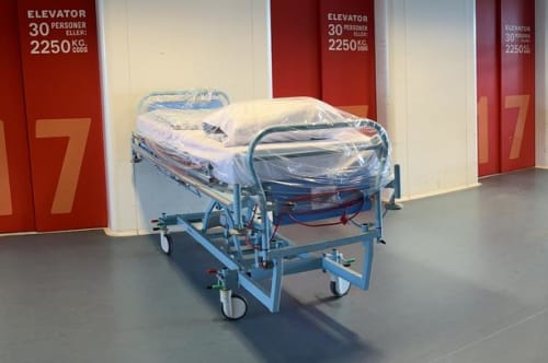 Først efter tre operationer opdagede lægerne, at Emma havde kræft. Da hun fik erstatning, protesterede regionen