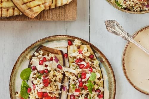 Grillede auberginer med couscous-salat og tahin