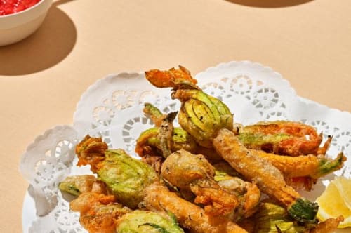 Friterede squashblomster med kantarelfyld 