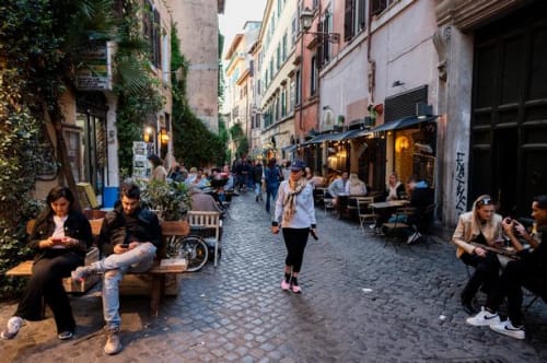 Simone Attias er blevet opsagt i sin lejlighed ... Airbnb tager over