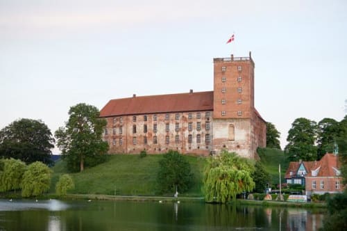 Her kan du både hilse på den sidste enevældskonge og komme i Helvedes Forgård hos Gestapo