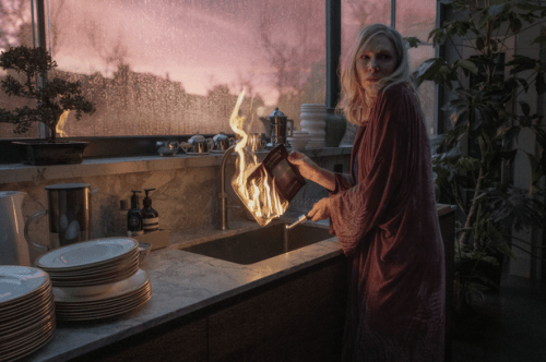 Cate Blanchett er som altid forrygende, men serien er ikke halvt så klog, som den selv tror