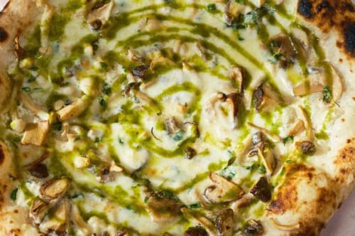 Svampepizza med timian og trøffelolie 