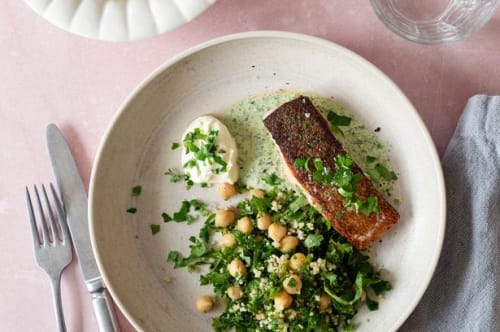 Laks med grønkålstabouleh