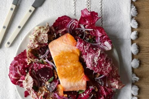 Salat med stegt laks, radicchio og blodappelsin