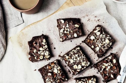 Bønnebrownies med mørk chokolade og kanel