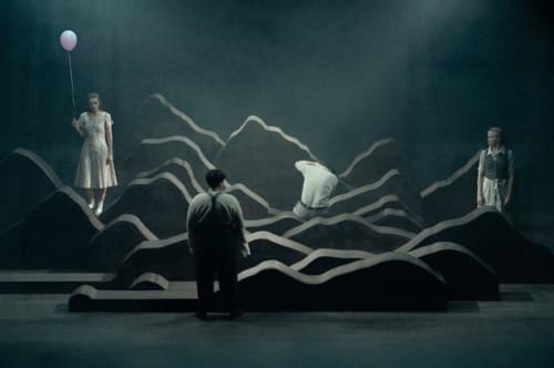 Da jeg sad i salen, gik det op for mig, hvad jeg savner i dansk teater