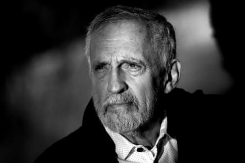 Jussi Adler-Olsen har besluttet, at det er tid til at fortælle to ting, han har holdt for sig selv