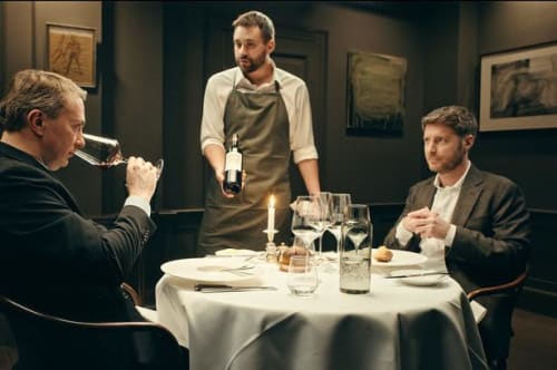 Havde de virkelig tænkt, at et par glas fransk vin ville få ham til at sænke paraderne?
