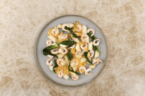 Dampede hvide asparges med kimchi-hollandaise og rejer