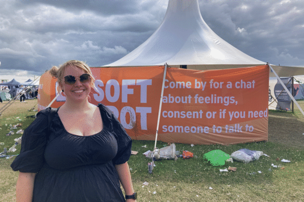 Roskilde Festivals adfærds- og diversitetschef, Mika Christoffersen,. er positivt overrasket over, hvor mange unge mænd, der er interesseret i at tale om følelser og samtykke i de nye 'soft spots'.Foto: Birgitte Kjær