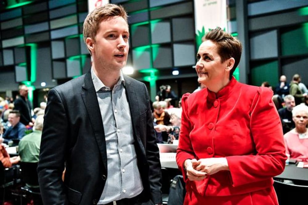 Formand for SF, Pia Olsen Dyhr og gruppeformand Jacob Mark fra SF ser gerne, at alle får ret til fem dage hjemme med deres syge børn.Foto: Ernst van Norde