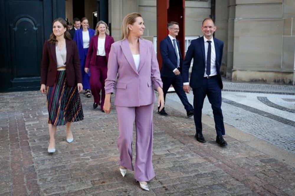 »Det her er jo en mærkelig regering«, sagde Mette Frederiksen på pressemødet onsdag, hvor Dan Jørgensen blev præsenteret som ny EU-kommissær, og sløret blev løftet for de tre nye ministerier.Foto: Jens Dresling