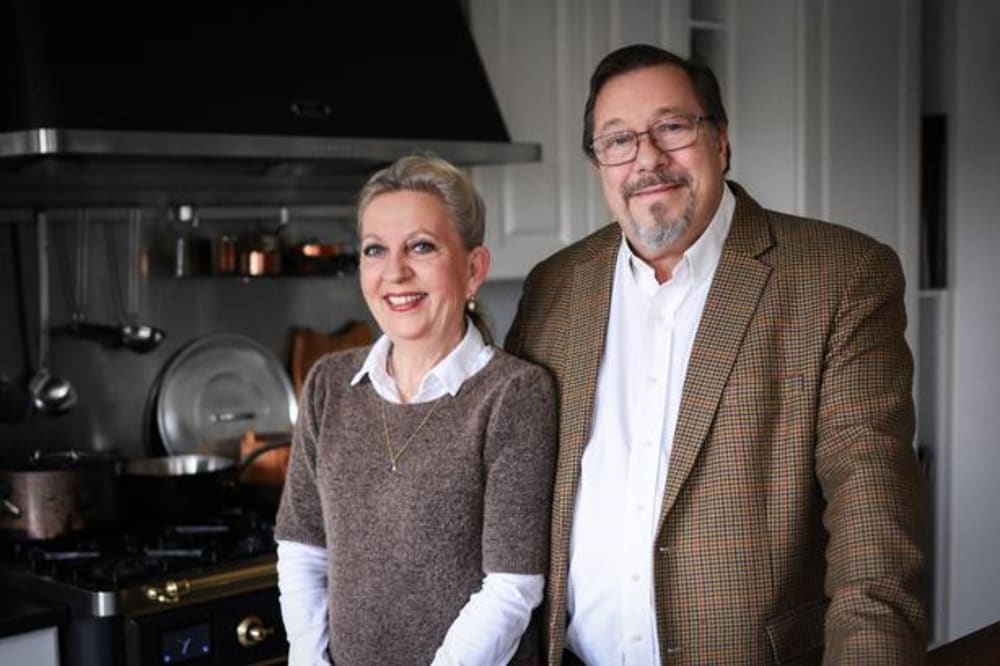 Klicheerne står i kø i Price-parrets første krimiroman