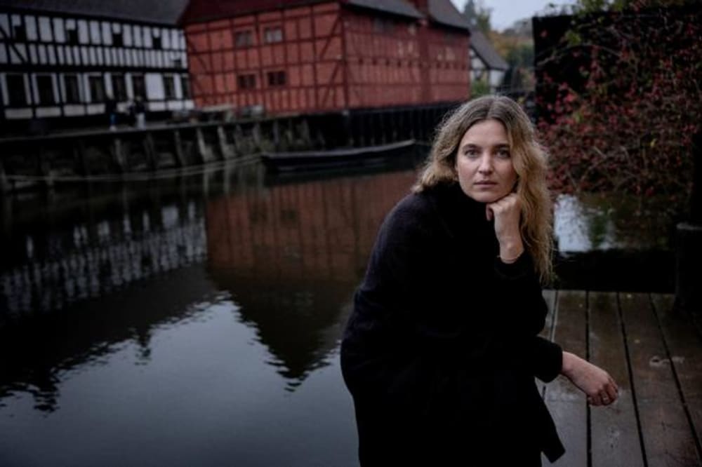 Den Gamle Bys forholdsvis nytiltrådte direktør Julie Rokkjær Birch er ved at finde ud af, hvad hun stiller op med »en hel fucking by«.Foto: Mads Nissen