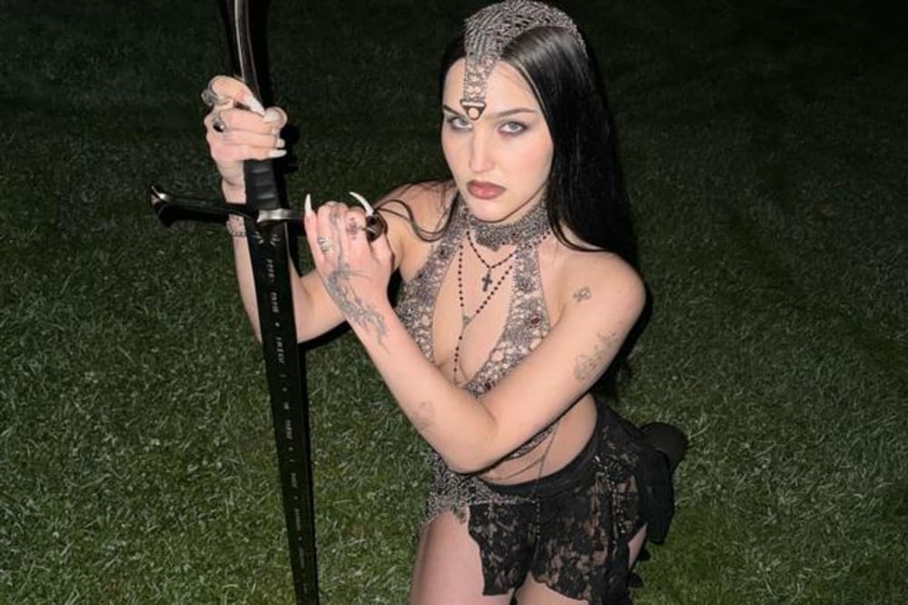 Hun har lige tatoveret Noah Cyrus. Her kan hun bedst lide at drikke sin americano i København