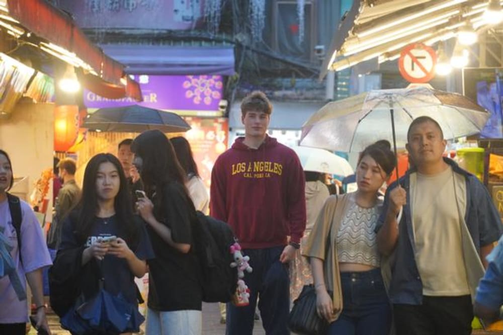 Danske Anton Galsgaard er på rekordtid blevet populær influencer i Taiwan, hvor han bruger sit sabbatår på at se, hvad han kan drive det til.Foto: Sebastian Stryhn Kjeldtoft