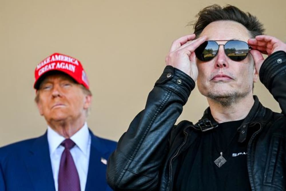 Elon Musk, som formentlig snart bliver en indflydelsesrig politiker i den nye Trump-regering, har med sine beskyldninger mod den britiske premierminister i gammel engelsk sag om sexmisbrug antændt indenrigspolitisk skænderi.Foto: Brandon Bell/Ritzau Scanpix