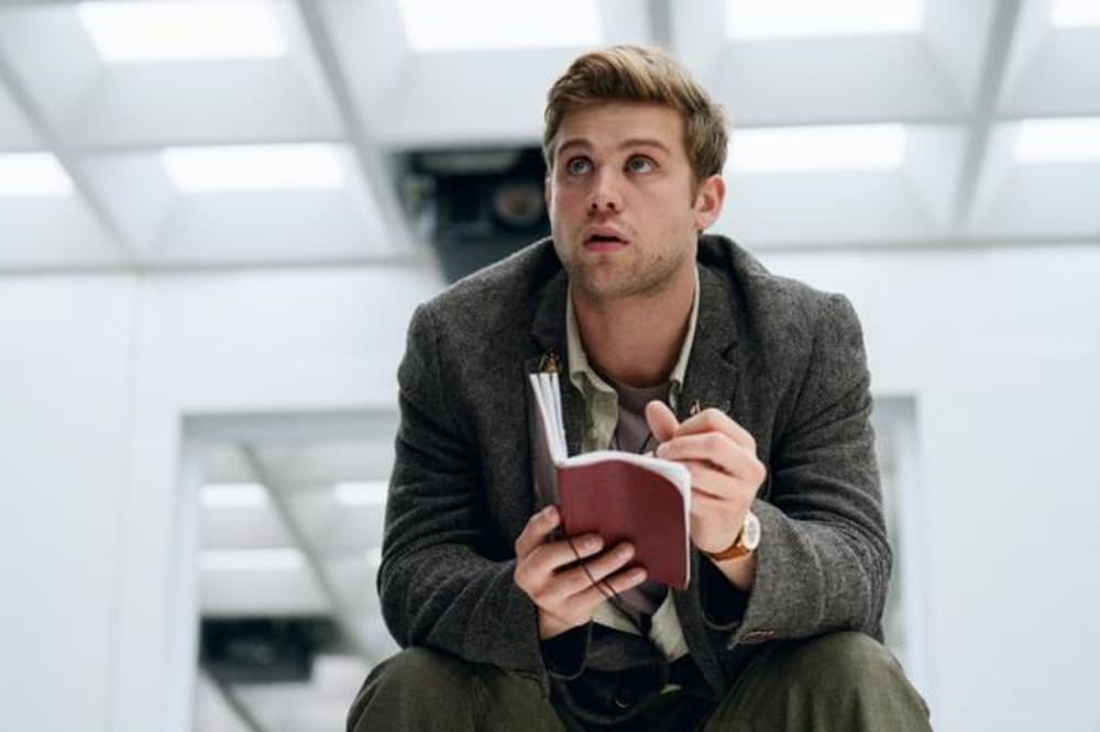 Leo Woodall, blandt andet kendt fra Netflix' 'One Day' og anden sæson af succesen 'The White Lotus', spiller i 'Prime Target' hovedrollen som matematikgeniet, hvis indsigter viser sig at være farlige.Foto: Apple TV+