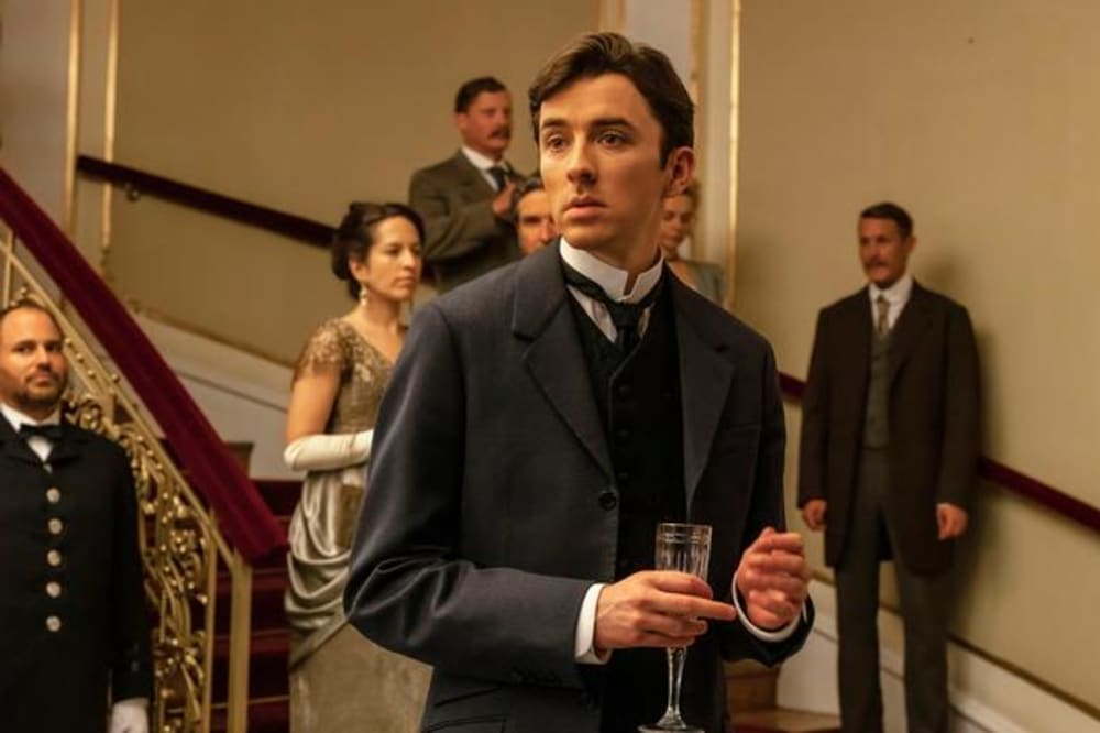 Matthew Beard gør det fremragende som den unge Sigmund Freud-discipel Max Liebermann i serien 'Mord i Wien', hvis fjerde sæson har premiere.Foto: DR