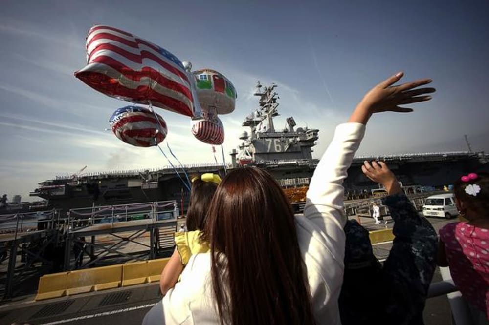 ’USS Ronald Reagan’ er et af de store skibe i USA’s flåde, som er drevet med atomkraft, det, som giver dem enorm rækkevidde i Stillehavet. Men i Palau og Marshalløerne frygter mange atomaffald og miljøkatastrofer.Foto: Eugene Hoshiko/Ritzau Scanpix