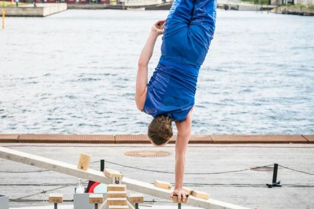 Balancen udfordres, når du bliver ældre, men mindre end det ses på billedet her, kan også gøre det. .Foto: Matias Vejerslev