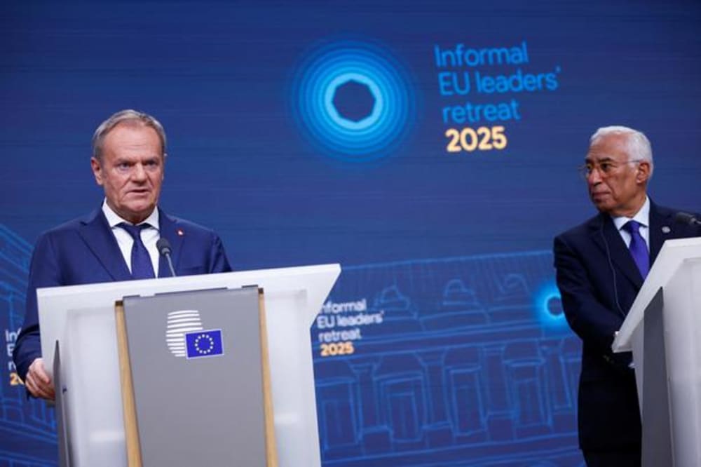 Donald Tusk (tv) og Antonio Costa siger, at EU står last og brast med Danmark og minder USA om, hvem der er venner og fjender.Foto: Johanna Geron/Ritzau Scanpix