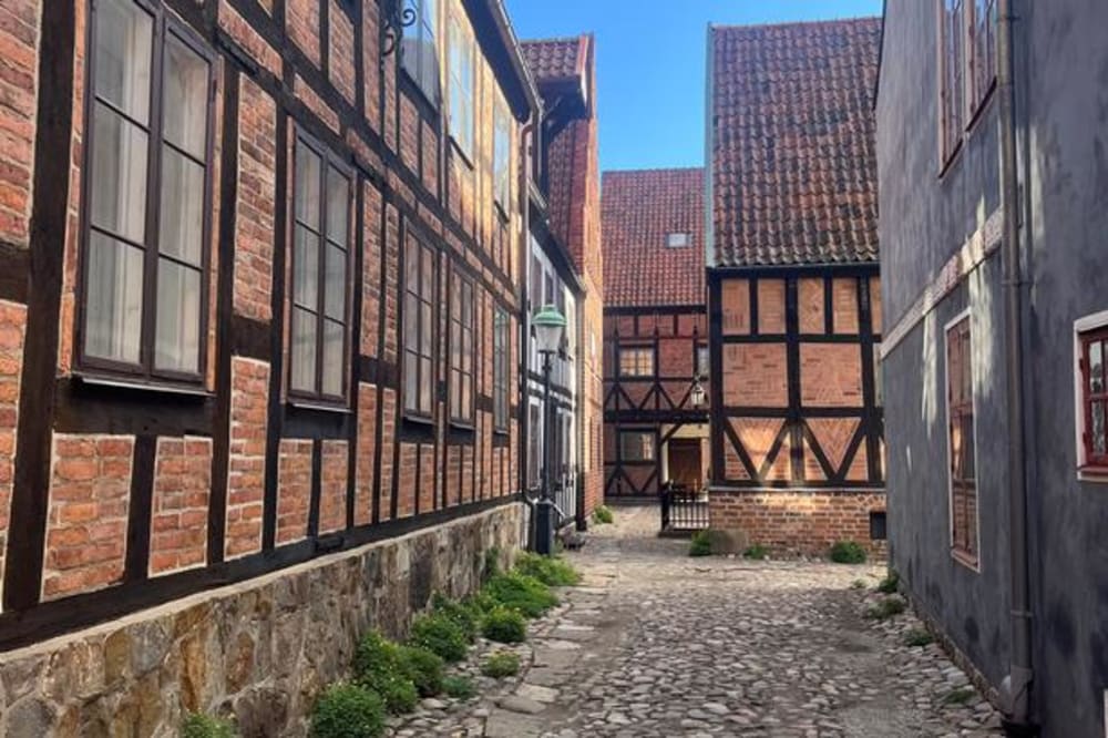  Lund ligger kun en kort togtur fra København, men det føles, som om man er i en helt anden verden