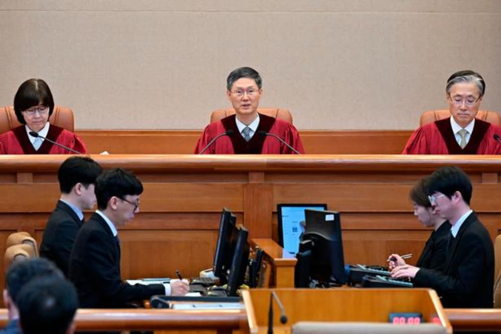 Ifølge fungerende formand for forfatningsdomstolen Moon Hyung-bae begik den nu afsatte præsident Yoon Suk-yeol »et alvorligt forræderi mod folket« i Sydkorea.Foto: Kim Min-hee/Ritzau Scanpix