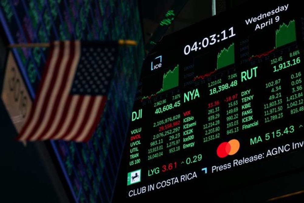 De amerikanske aktiemarkeder oplevede deres bedste dag siden 2008, efter at USA's præsident, Donald Trump, annoncerede en nedsættelse af toldsatserne, som gælder de næste 90 dage.Foto: Brendan Mcdermid/Ritzau Scanpix