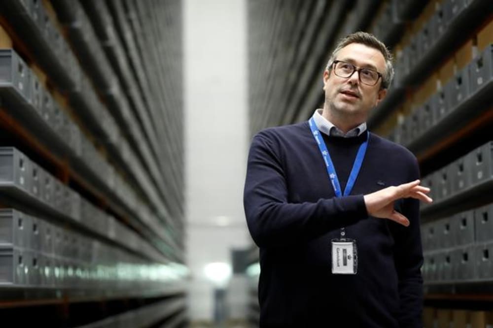 Martin Q. Magnussen beskriver det som »et af de bedste steder i verden«: Rigsarkivets højlager, hvor alle arkivkasserne med dokumentationen for vores fælles historie befinder sig.Foto: Jens Dresling