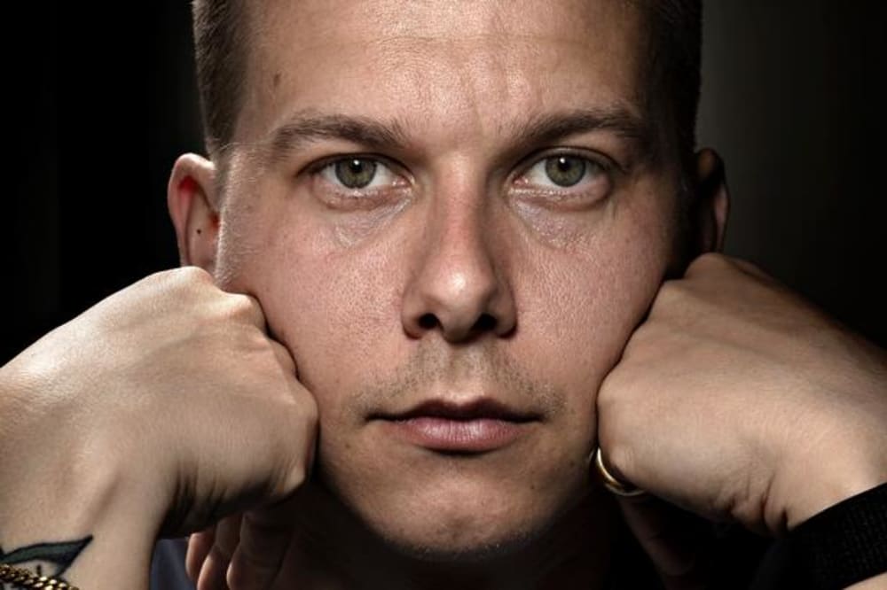»Vi lærte at tie og tåle, at konkurrere snarere end forbinde«, skriver Emil Søbjerg Falster, der voksede op i et miljø præget af destruktiv maskulinitet. .Foto: Martin Lehmann