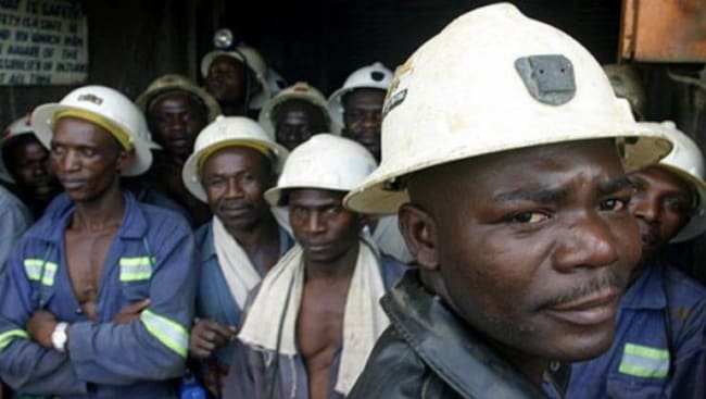 Zambia lægger arm med mineselskaberne