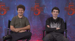 Unge Netflix-stjerner til DR: 'Vi har haft en meget uortodoks barndom'