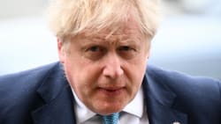 To ministre forlader Boris Johnsons regering i protest og udløser rokade