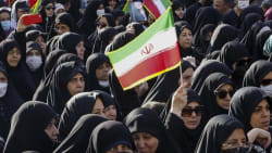 Iransk sanger anholdt for at optræde uden hovedtørklæde