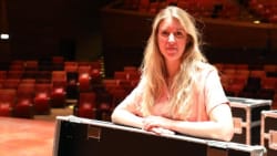 Anne sørger for, at logistikken spiller, når 100 DR-musikere tager på turné 