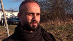 Saddam sad i spisesalen, da skudsalverne lød på svensk skole: 'Jeg fik panik og traume på én gang'