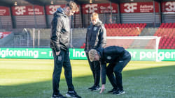 Så meget koster det kommunen, når frosten bider i Superligaens baner