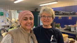 Aziza og Laila er kolleger: 'Jeg føler mig heldig'