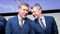 Kong Frederik trækkes ind i Aagaard-krise: Afstemning kan ramle sammen med royalt besøg i Japan