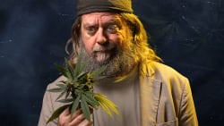 'Fri hash – ja tak': Anders Lund Madsen udforsker cannabis og konsekvenser i ny DR1-serie