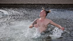 Københavnere trodser lort i badevandet