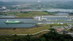 Trump: USA's skibe skal sejle gratis gennem Panama- og Suez-kanalerne