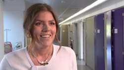 Ung sygeplejerske har stoppet sygemeldinger og opsigelser – med to spørgsmål om dagen