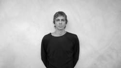 Mors bitre afskedsbrev blev til voldlyttet podcast. Nu er filmen her - og denne gang er det også fars tur