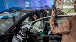 Midt i energikrise: Elbiler brager frem i fattigt land med huller i elnettet