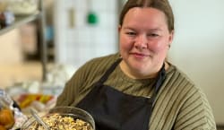 Sissel sad alene hele sommeren. Nu vil hun give andre oplevelser at fortælle om 