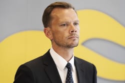 Justitsminister vil øge straffen for at fremstille AI-genereret overgrebsmateriale med børn