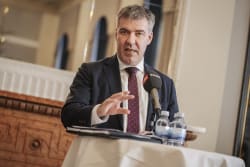 Cordsen: Taburetten vakler under klimaministeren - kan vælte på onsdag
